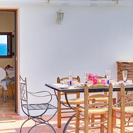 Comeback Paradiso Villa Velilla-Taramay