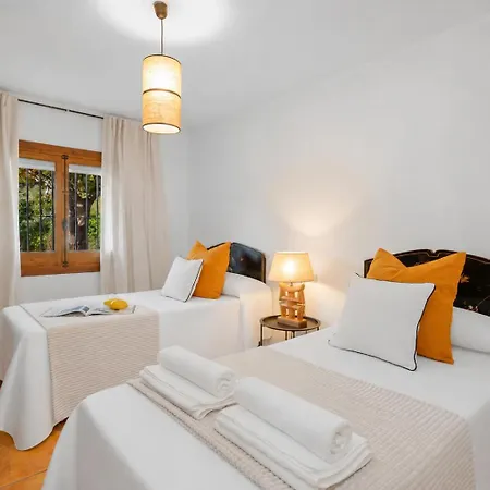 Comeback Paradiso Villa Velilla-Taramay